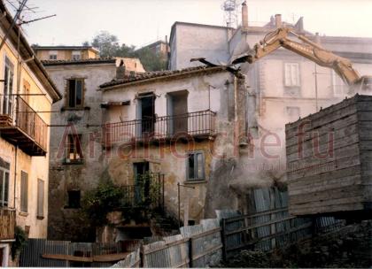 Lavori di demolizione a Rione Valle - anno 1985